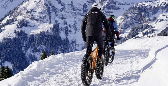 faire du vélo sur la neige