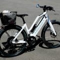 Vélo tout-chemin à assistance électrique