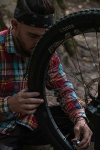 Réparation crevaison pneu de vélo 